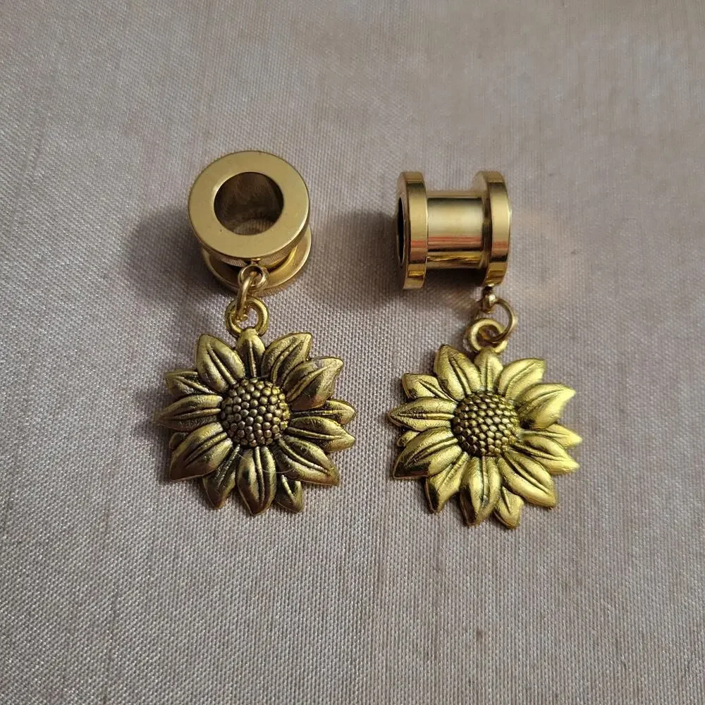 0 gauge (8mm) gold sunflower stainless steel ear tunnels, screw back